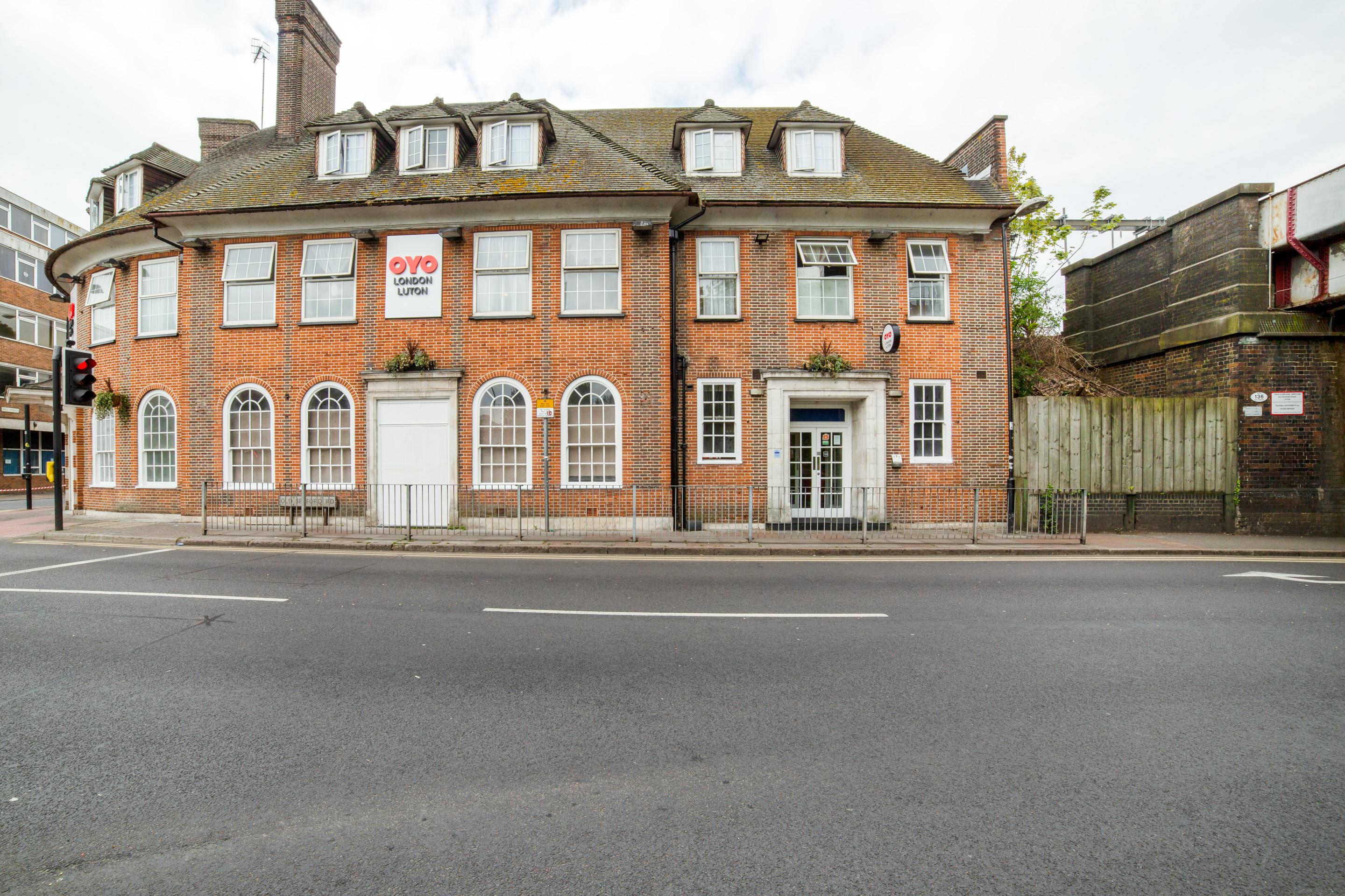 ホテル Oyo London Luton ルートン エクステリア 写真