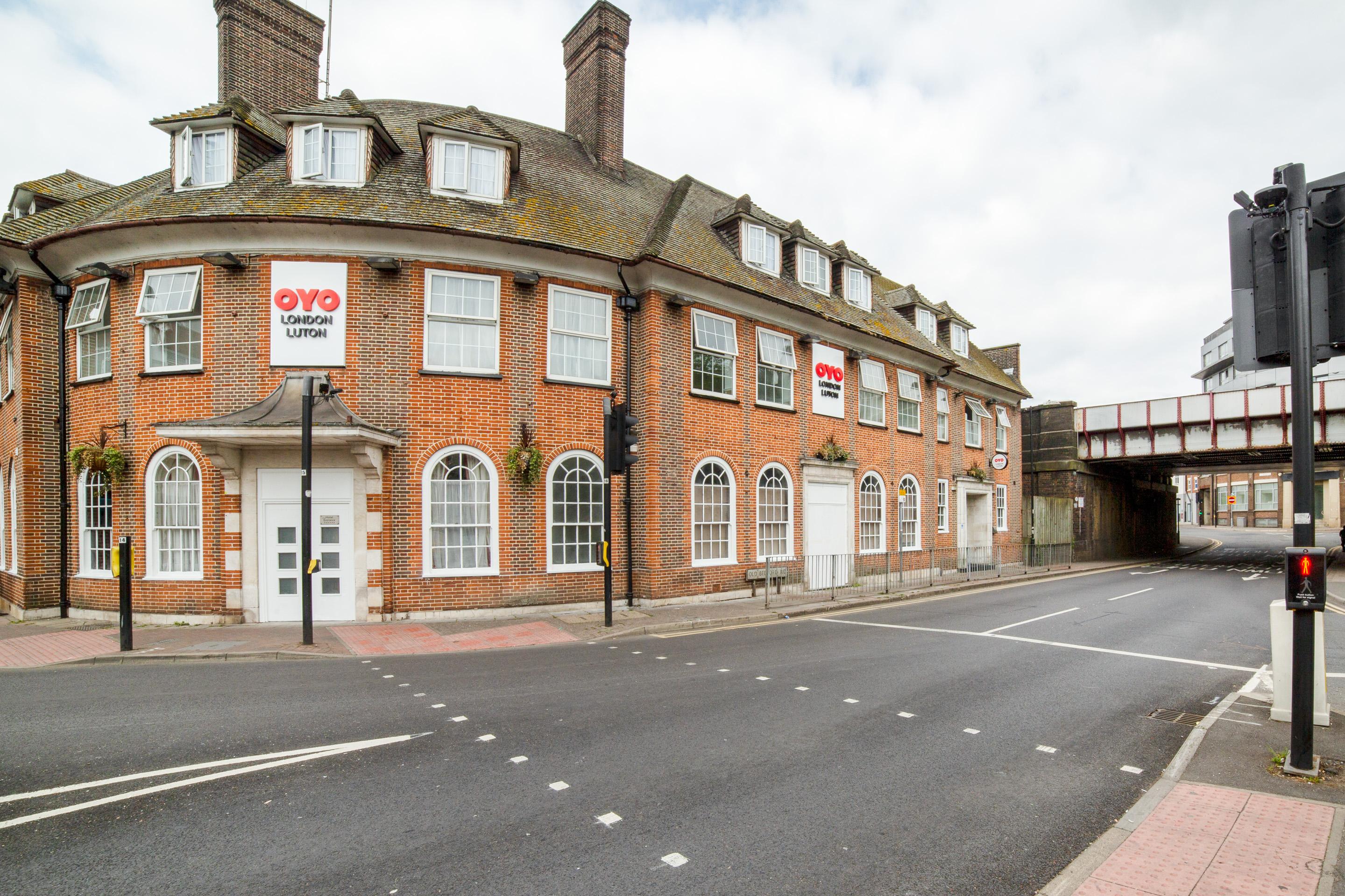 ホテル Oyo London Luton ルートン エクステリア 写真