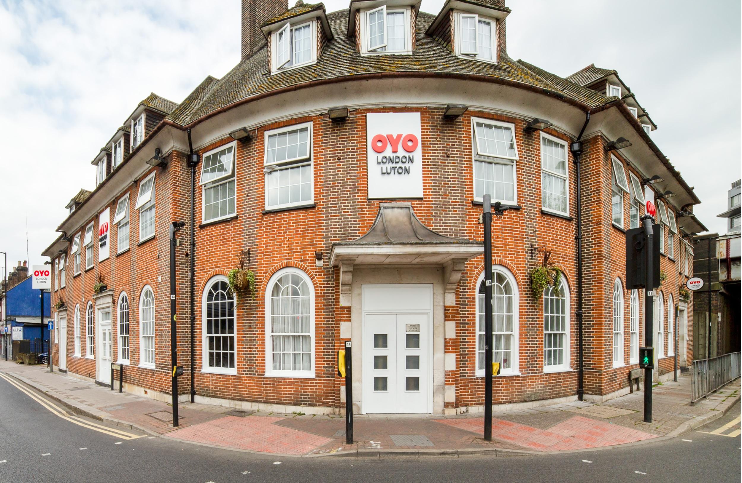 ホテル Oyo London Luton ルートン エクステリア 写真