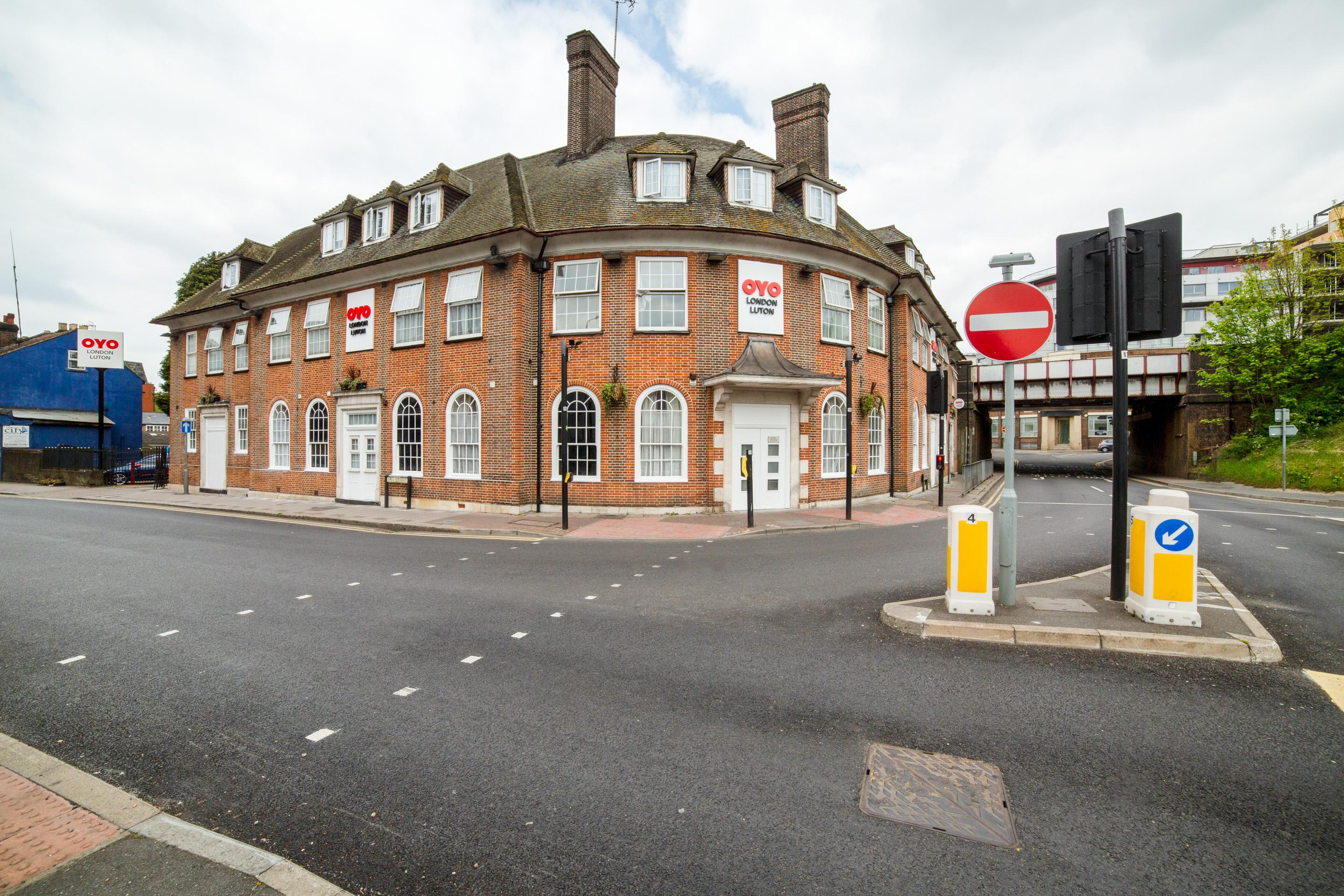 ホテル Oyo London Luton ルートン エクステリア 写真